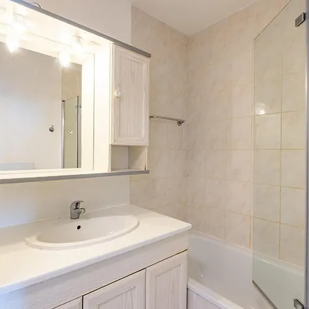 Moderne 6 Pers Avec Balcon, Proche Pistes Et Commerces - Fr-1-807-76